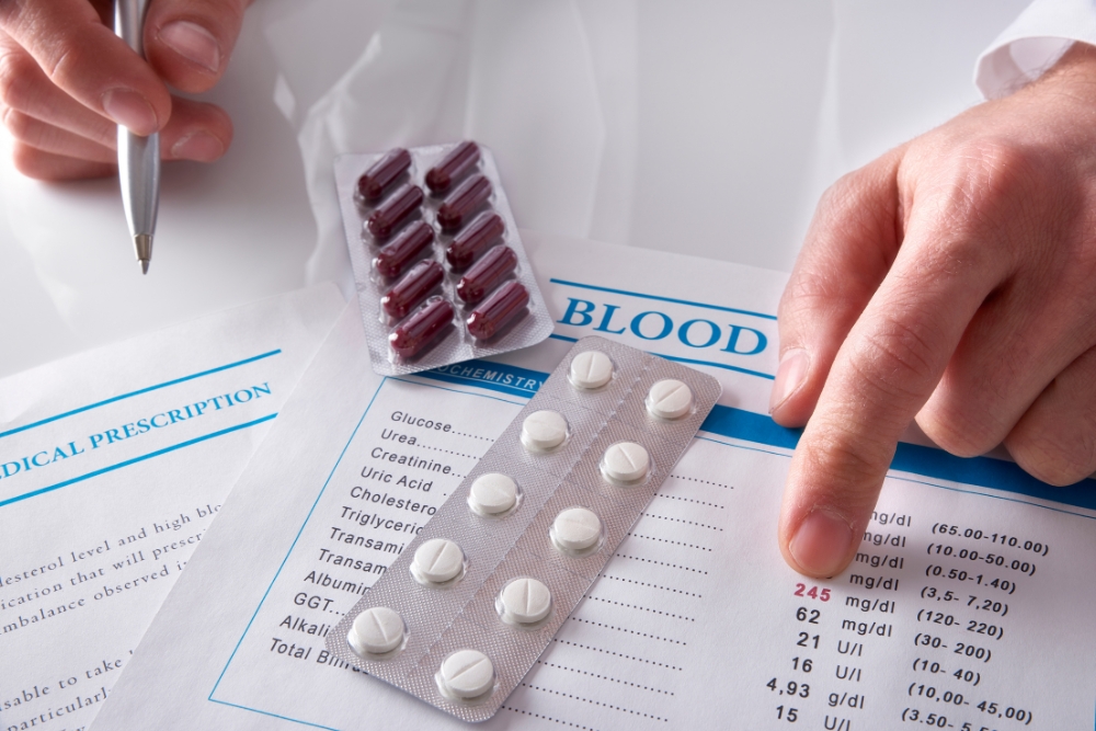 Doctor prescribing blood thinner by seeing patient report-Why Are Blood Thinners Prescribed?
